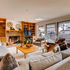 Ski-In, Amazing View, Walk to Village, NWJ205