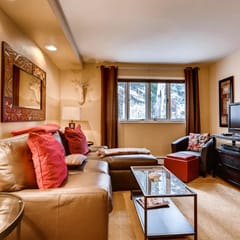 Vail Condo, walk to Ski School & Village VTE5B
