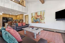 Luxury Penthouse w Amazing Mountain Views, W404 - Image 5