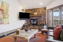 Luxury Penthouse w Amazing Mountain Views, W404 - Image 2