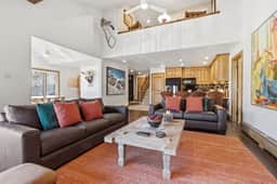 Luxury Penthouse w Amazing Mountain Views, W404 - Image 4