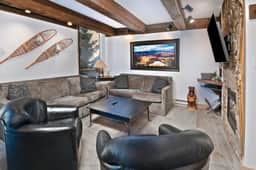 Remodeled Lionshead Condo, Pool | VI108 - Image 3