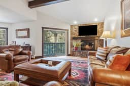 Top-floor Ski Condo in Vail, walk to Gondola, W407 with Air Conditioning. - Image 2