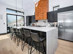 6BR Luxury Mountain Retreat, Views, Private Hot tub - Image 3