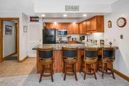 Large top-floor Vail Condo with Views | W405 - Image 3