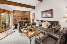 Large top-floor Vail Condo with Views | W405 - Image 5