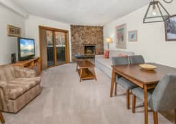 New kitchen, Pool, Walk to Gondola | W109 - Image 4