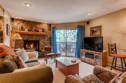 Vail Mtn Views, Pool, Hot Tub - Great Mountain feel and beautiful Kitchen. - Image 2