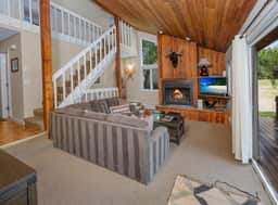 Golf Course Mountain Retreat, Views, Private Hot tub - Image 3