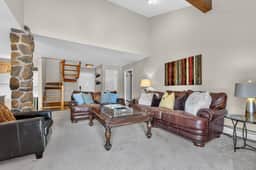 Top-floor Ski Condo in Vail, walk to Gondola, W402 - Image 2