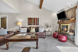 Top-floor Ski Condo in Vail, walk to Gondola, W402 - Image 5