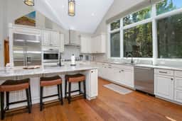 Luxury Ski Getaway, 5 Min Walk to Lift, Hot tub | 1454GC - Image 3