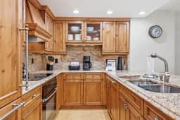 Luxury Amenities, Beaver Creek Ski-In/Ski-Out | LB201 - Image 2