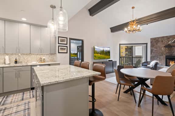 Beautiful Remodel, Mountain Views, A/C, Pool, Hot Tub | W406 - Image 1