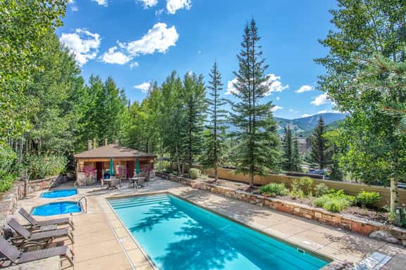 Family Condo w Mtn Views, walk to Gondola, SV22D - Image 1