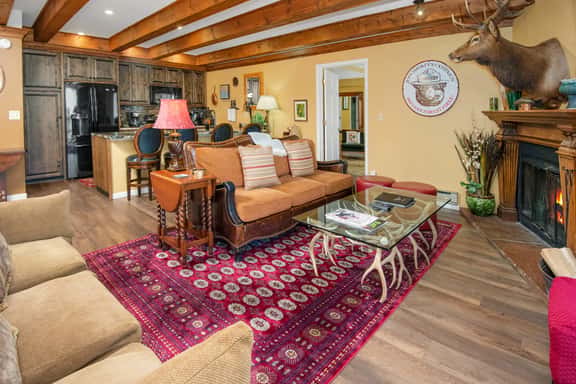 Platinum Luxury Condo in Heart of Avon A606 - Image 1
