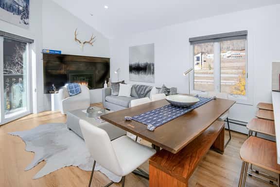 Luxury Modern Condo, A/C, Pool, Hot Tub, W408 - Image 1