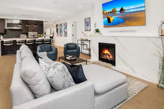 New Mtn Modern with Luxurious Amenities | F213 - Image 1