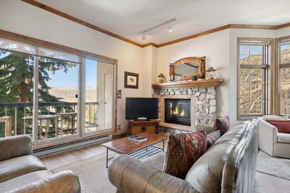 Ski-In/Ski-Out, Resort Amenities, Shuttle | LB113 - Image 1