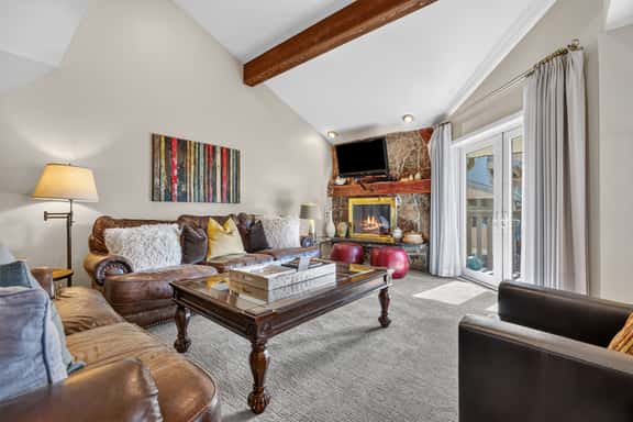 Top-floor Ski Condo in Vail, walk to Gondola, W402 - Image 1