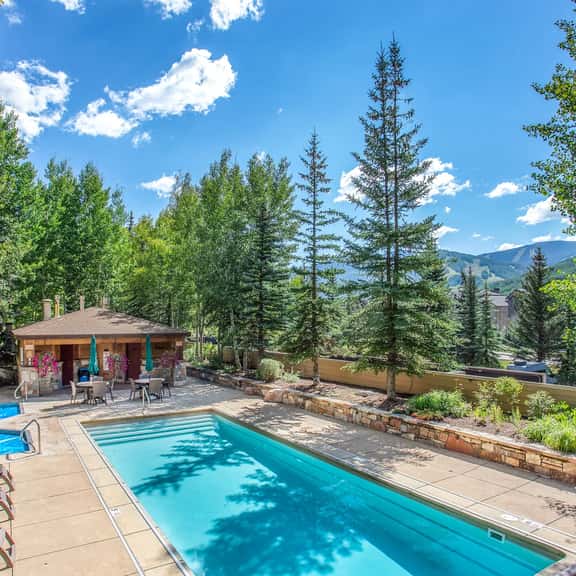 Family Condo w Mtn Views, walk to Gondola, SV22D - Image 1