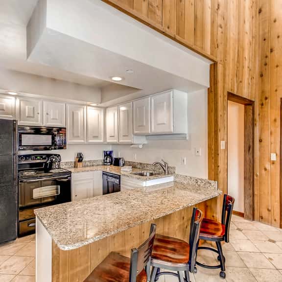 Vail top-floor Condo, Pool, Hot Tub | W403 - Image 1