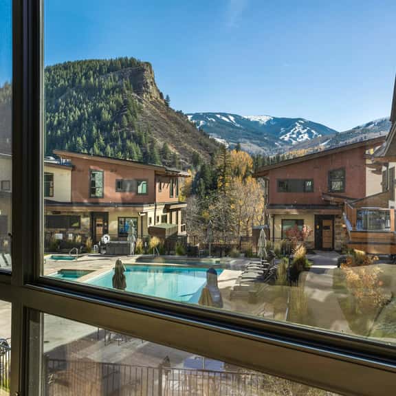 New Mtn Modern Westin Riverfront Amenities | OR106 - Image 1