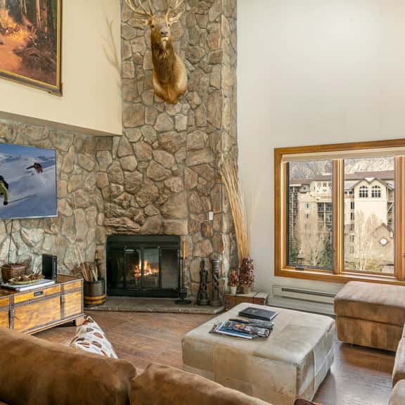 Luxury Penthouse near Riverfront Gondola A808 - Image 1