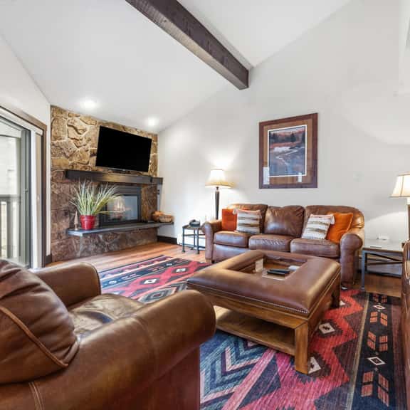 Top-floor Ski Condo in Vail, walk to Gondola, W407 with Air Conditioning. - Image 1