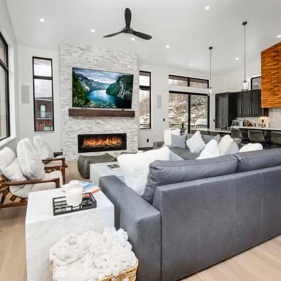 6BR Luxury Mountain Retreat, Views, Private Hot tub - Image 1