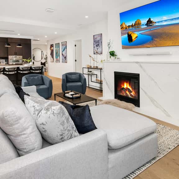 New Mtn Modern with Luxurious Amenities | F213 - Image 1