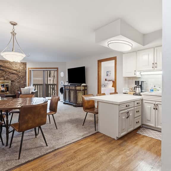 Free Parking, Pool, Hot Tub, near Gondola | W301 - Image 1