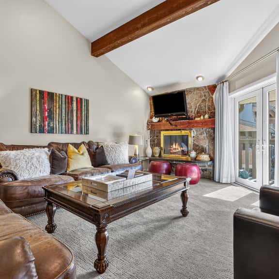 Top-floor Ski Condo in Vail, walk to Gondola, W402 - Image 1
