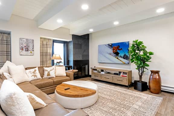Modern luxurious 4 BD w Views A605 - Image 3