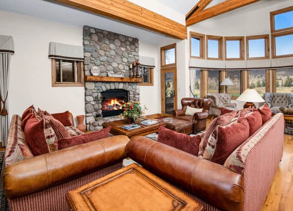 4BD Mountain Retreat, Private Hot tub, on Arrowhead Free Skier Shuttle - Image 2