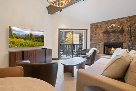 Beautiful Remodel, Mountain Views, A/C, Pool, Hot Tub | W406 - Image 4