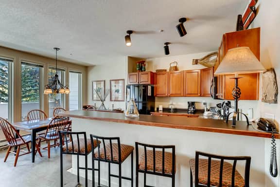 Family Condo w Mtn Views, walk to Gondola, SV22D - Image 5