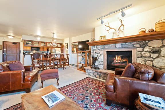 Luxury Amenities, Beaver Creek Ski-In/Ski-Out| LB405 - Image 2