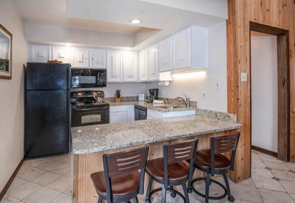 Vail top-floor Condo, Pool, Hot Tub | W403 - Image 4