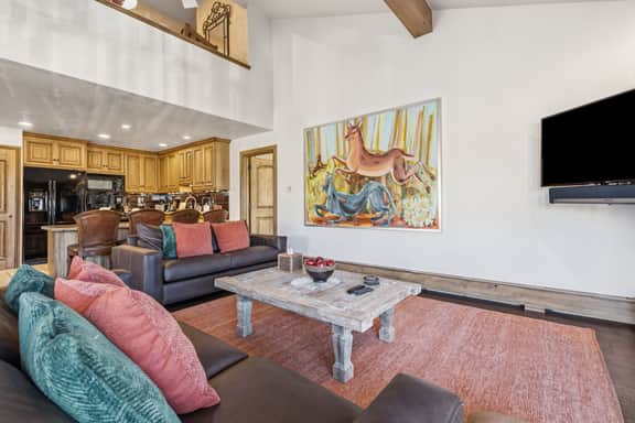 Luxury Penthouse w Amazing Mountain Views, W404 - Image 5