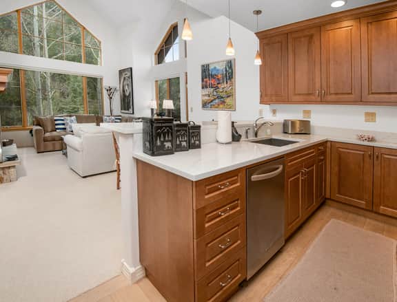 Ski-In/Out Arrowhead Condo | AW301 - Image 4