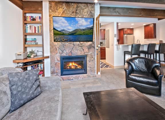 Remodeled Lionshead Condo, Pool | VI108 - Image 2