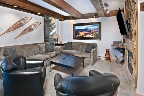 Remodeled Lionshead Condo, Pool | VI108 - Image 3