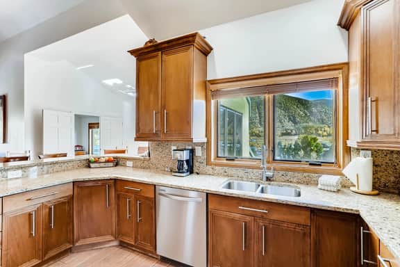 Luxury Penthouse near Riverfront Gondola A808 - Image 3