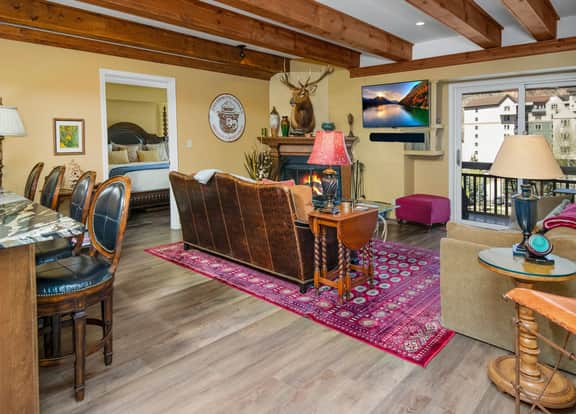 Platinum Luxury Condo in Heart of Avon A606 - Image 3