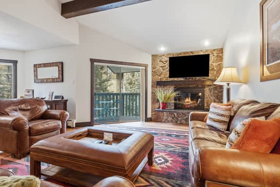 Top-floor Ski Condo in Vail, walk to Gondola, W407 with Air Conditioning. - Image 2