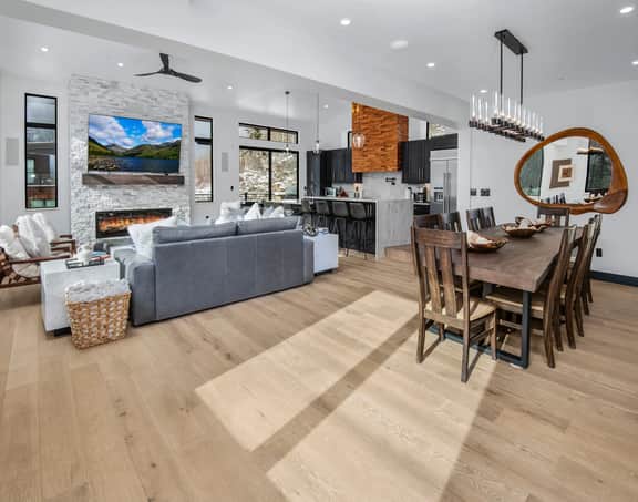 6BR Luxury Mountain Retreat, Views, Private Hot tub - Image 4