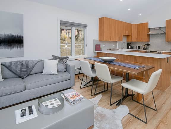 Luxury Modern Condo, A/C, Pool, Hot Tub, W408 - Image 3