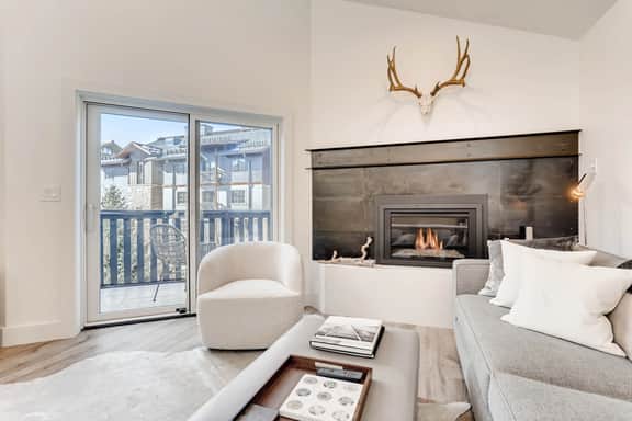 Luxury Modern Condo, A/C, Pool, Hot Tub, W408 - Image 4