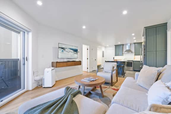 Newly Remodeled Condo, walk to the Gondola, W102 - Air Conditioner - Image 3